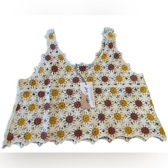 New In Women's Medium/Large Crochet Cropped Tank Style Top NWT - Picture 1 of 6